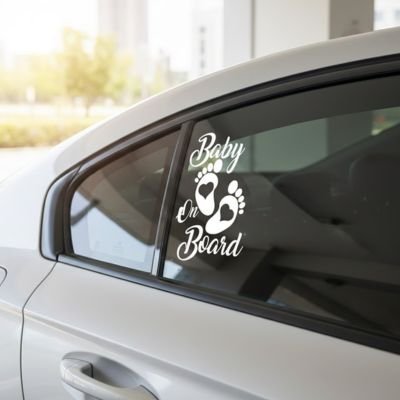Bébé à bord blanc deux pas sur vitre arrière voiture