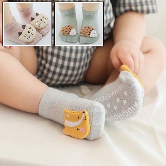 bébé porte chaussette bebe blanc rose chat et vert poisson