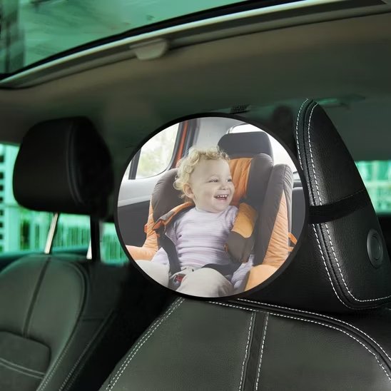 Miroir voiture bébé avec reflet de bébé