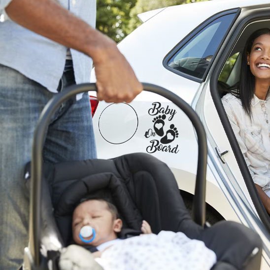 Autocollant bébés à bord sur vitre avec famille en voiture