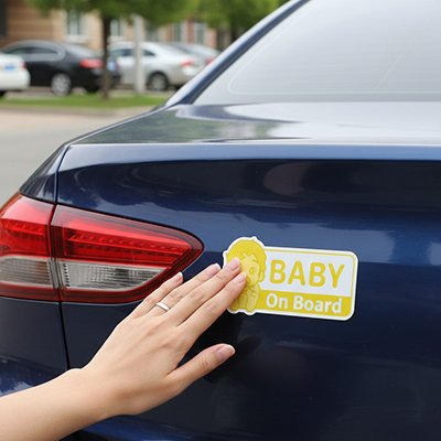 Bébé à bord lumineux colle en arrière voiture