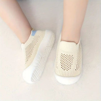 Bébé assis porte chaussure bebe beige design
