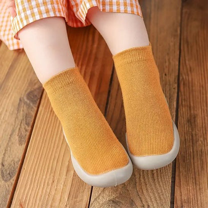 Bébé assis porte chaussures bebe orange gaine