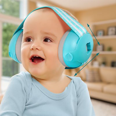 bébé avec casque anti bruit bébé bleu