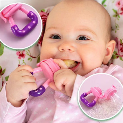 bébé avec grignoteuse bébé rose dans bouche démonté près lui