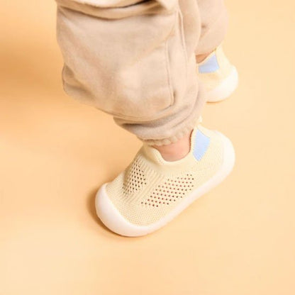 Bébé assis porte chaussure bebe  jaune design