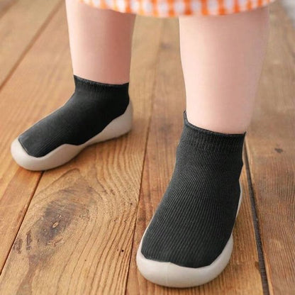 Bébé debout porte chaussures bebe noir gaine