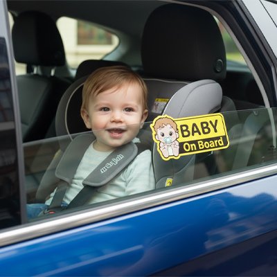 Bébé en sécurité avec sticker bébé à bord sur vitre
