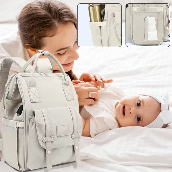 Bébé et maman au lit avec sac à langer beige