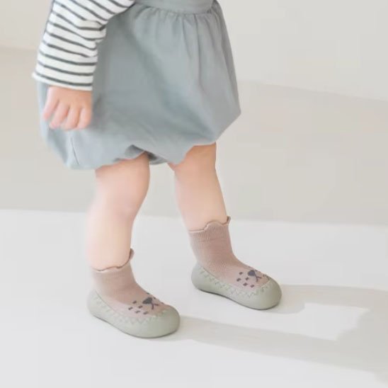 Bébé marchant porte chaussure bebe vert collant rose