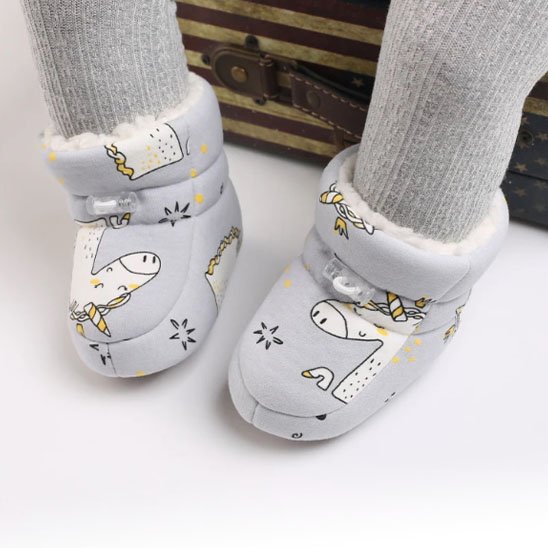 Bébé porte chaussure bebe gris motifs girafe