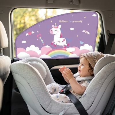 Bébé rit près pare soleil voiture bébé licorne 