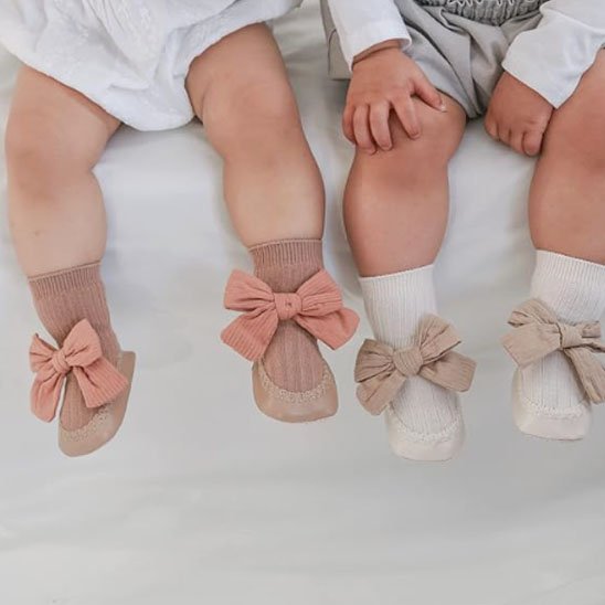 Bébés portent chaussettes bebe marron blanc noeud papillon rose beige