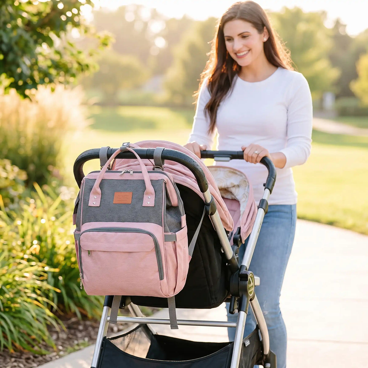 Maman accroche sac a langer gris rose jean