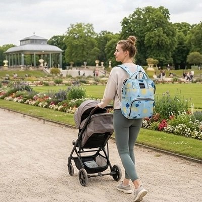 Maman au parc avec sac a langer blanc fleuri