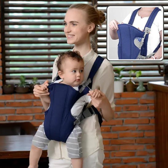 Maman avec bébé dans porte bébé bleu nuit