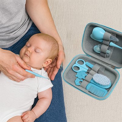 Maman bichonne bébé avec trousse de toilette bébé