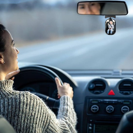 Maman en route avec miroir voiture bébé