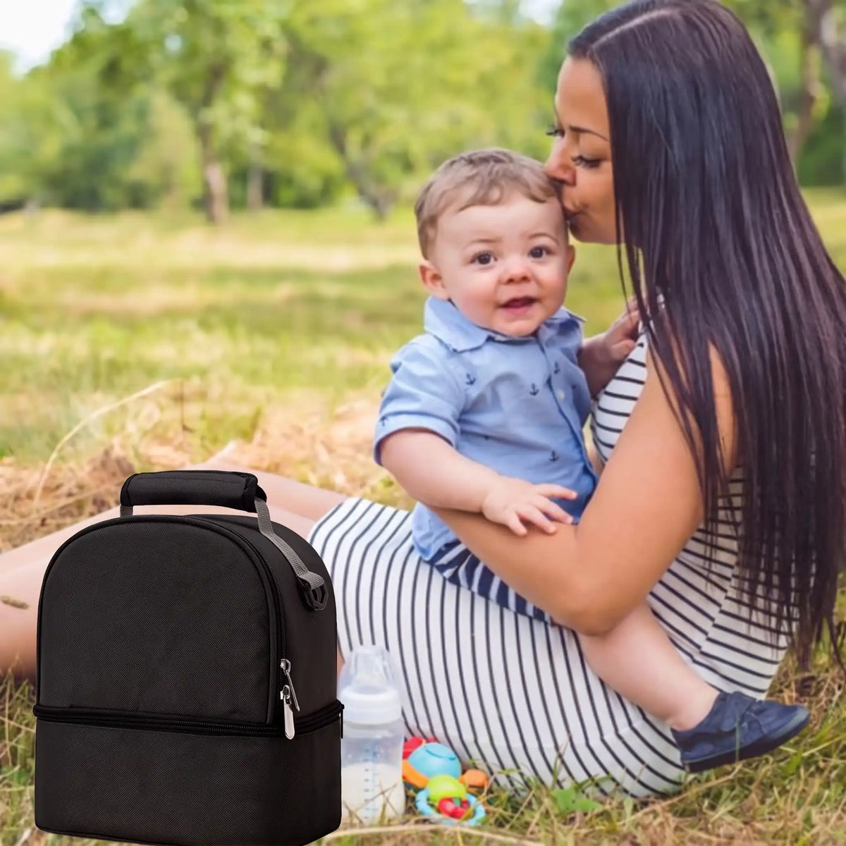 Mamanet bébé au parc avec porte biberon noir pratique