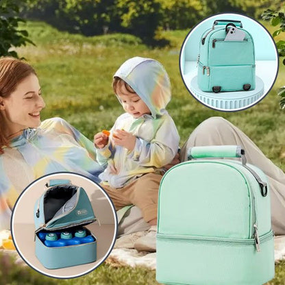 Maman et bébé au parc avec porte biberon vert pratique