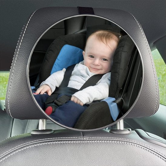 Miroir voiture bébé installé avec reflet bébé dessus