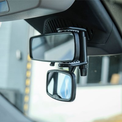 Miroir voiture bébé installé en dessous rétroviseur