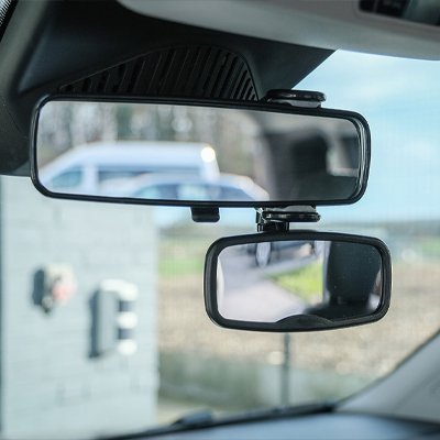 Miroir voiture bébé installé  sous rétroviseur