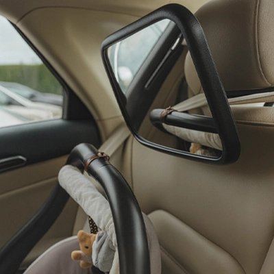 Miroir voiture bébé installée dans voiture