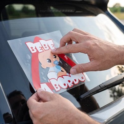 Papa colle autocollant bébé à bord mignon