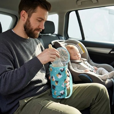Papa-en-voiture-ouvre-porte biberon