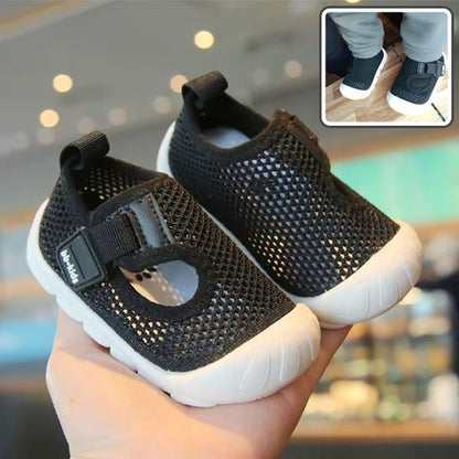 Papa présente chaussure bebe noir ajustable