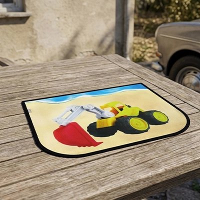 Pare soleil voiture bébé camion sur table