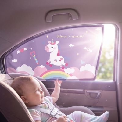 Pare soleil voiture bébé  licorne violet collé sur vitre voiture
