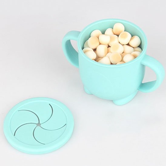 pot de conservation bleu ouvert avec céréales