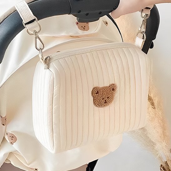 Trousse de toilette bebe accrochée à poussette